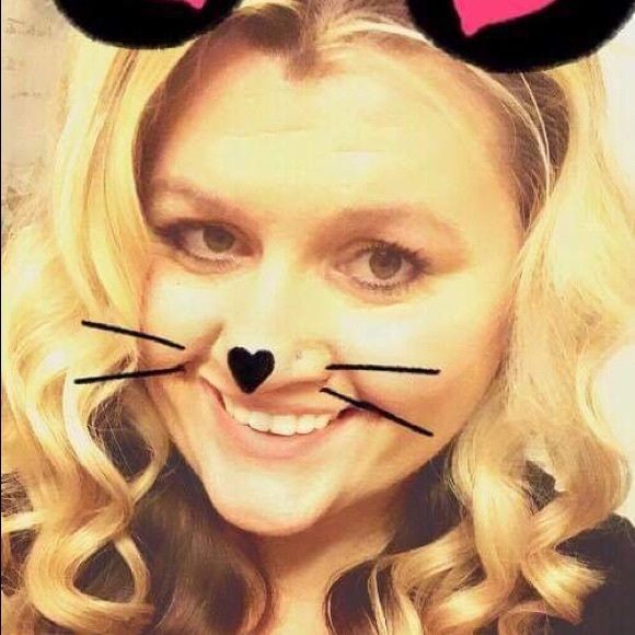 Meet your Posher, Rena - Picture 2 of 2